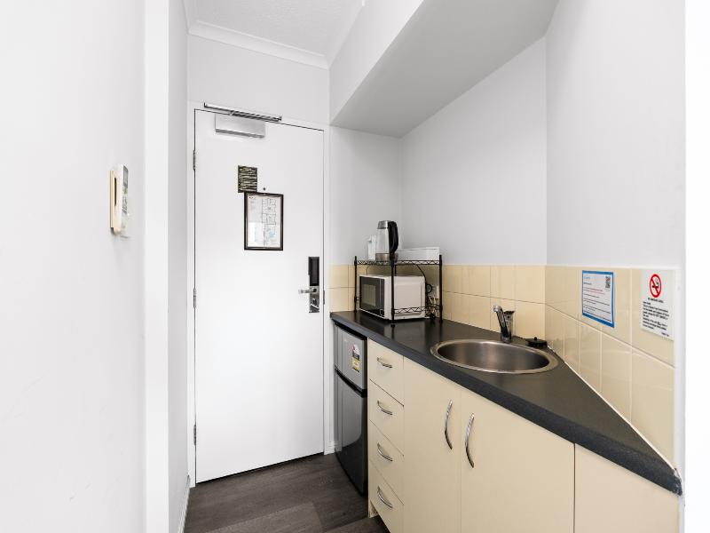 Central Brunswick Apartment Hotel image