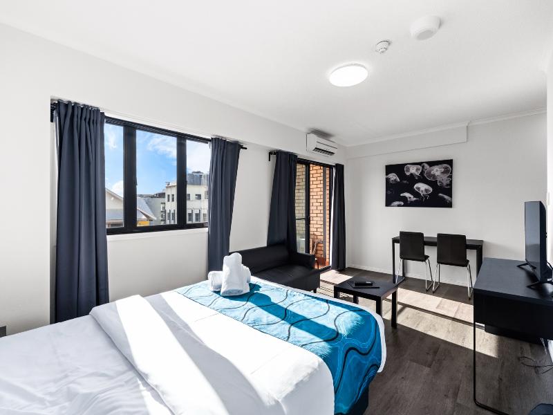 Central Brunswick Apartment Hotel image
