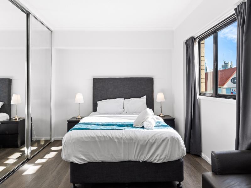 Central Brunswick Apartment Hotel image