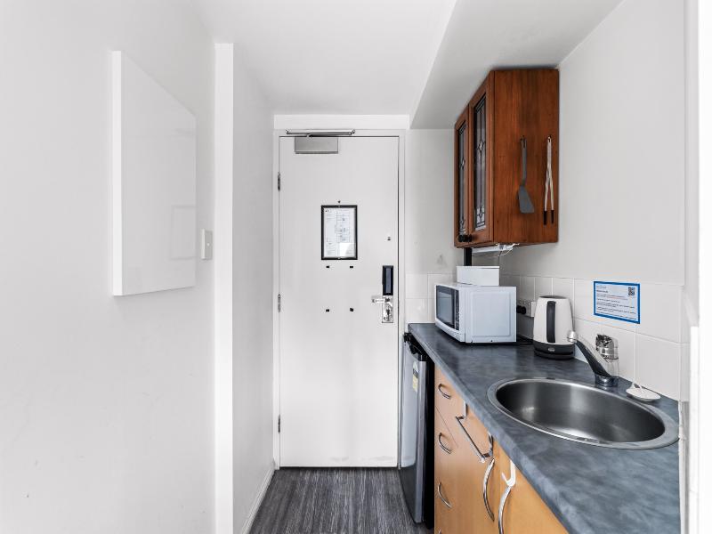 Central Brunswick Apartment Hotel image
