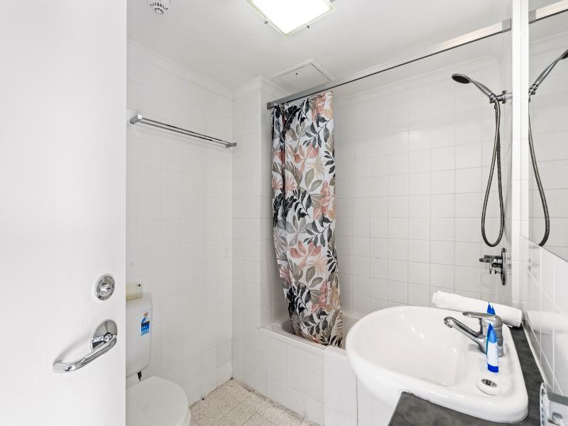 Central Brunswick Apartment Hotel image