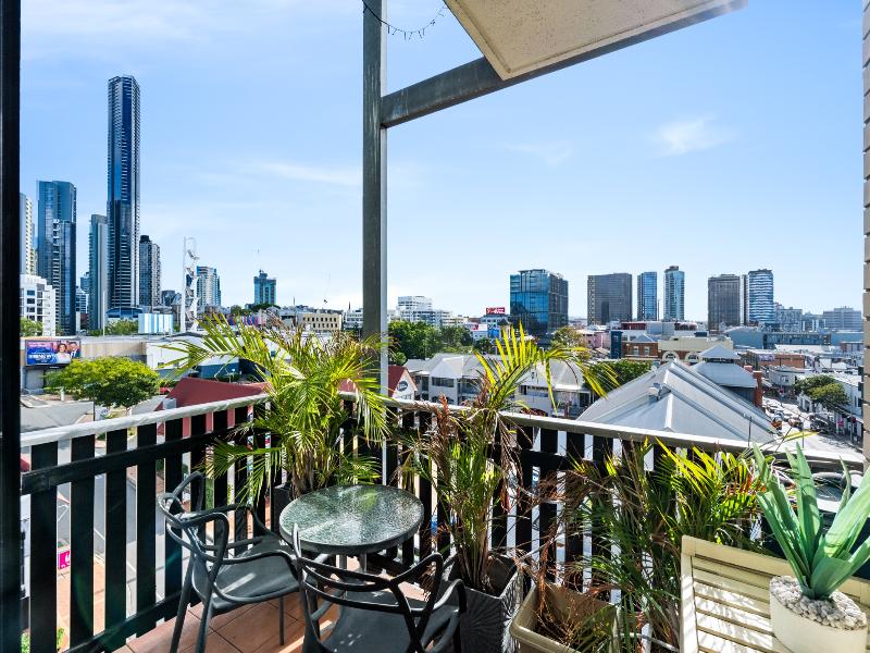 Central Brunswick Apartment Hotel image