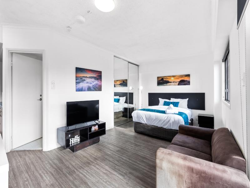 Central Brunswick Apartment Hotel image