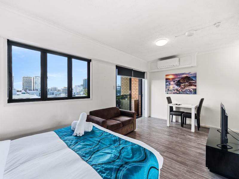 Central Brunswick Apartment Hotel image