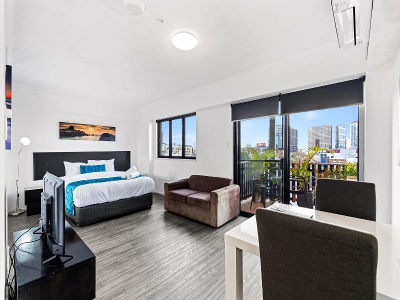 Central Brunswick Apartment Hotel image