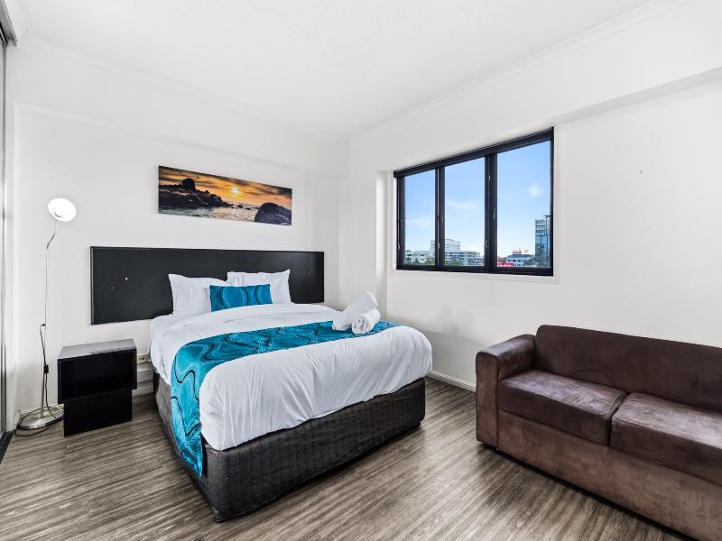Central Brunswick Apartment Hotel image
