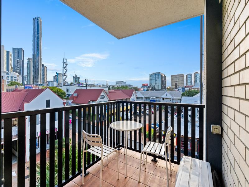 Central Brunswick Apartment Hotel image