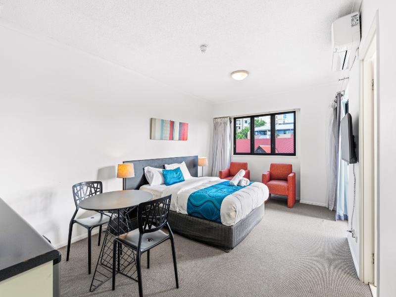Central Brunswick Apartment Hotel image