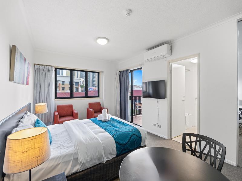 Central Brunswick Apartment Hotel image