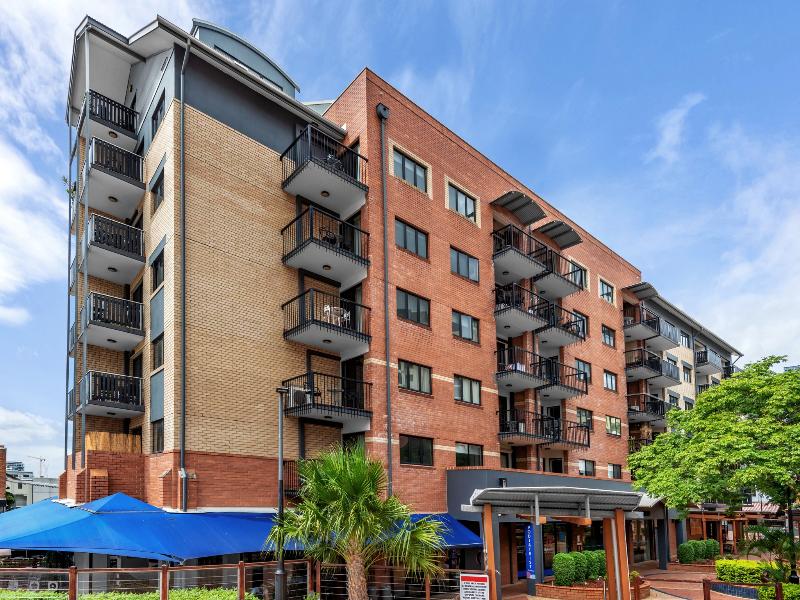Central Brunswick Apartment Hotel image