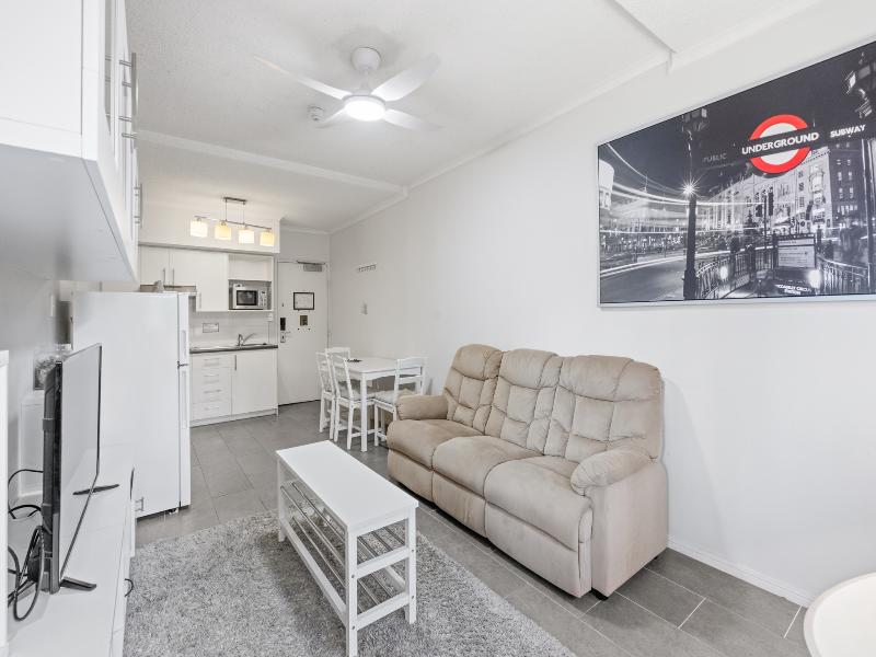 Central Brunswick Apartment Hotel image