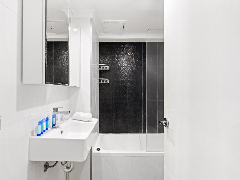 Central Brunswick Apartment Hotel image