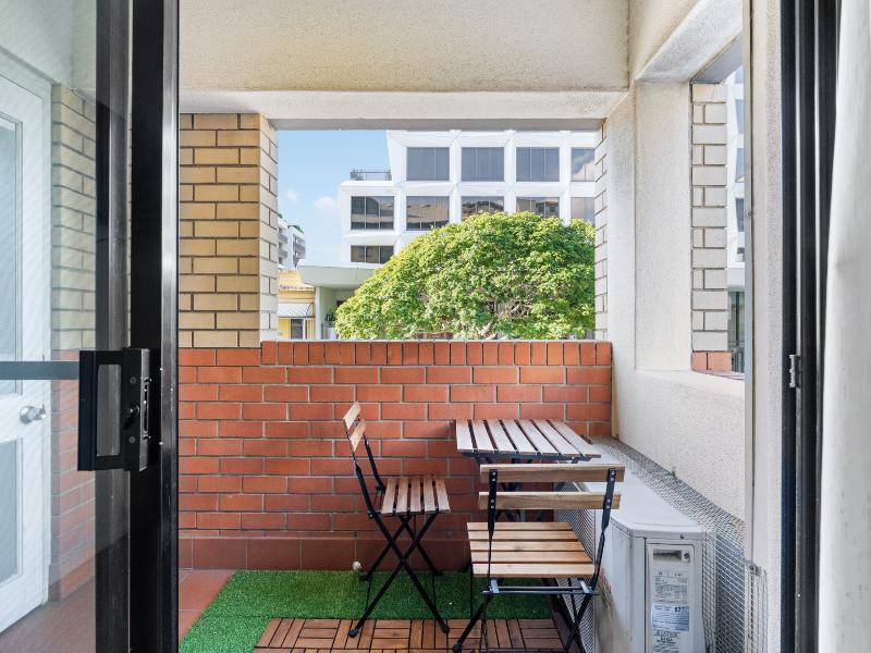 Central Brunswick Apartment Hotel image