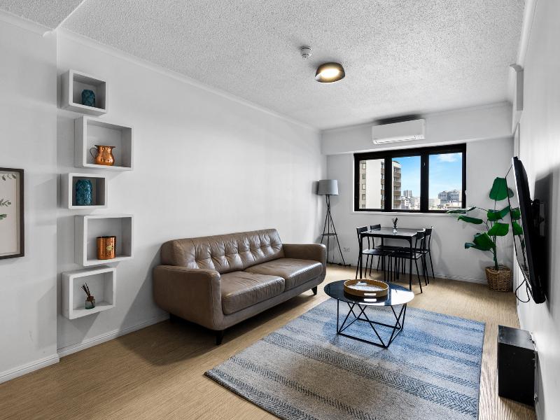 Central Brunswick Apartment Hotel image