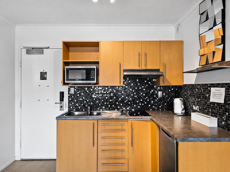 Central Brunswick Apartment Hotel image