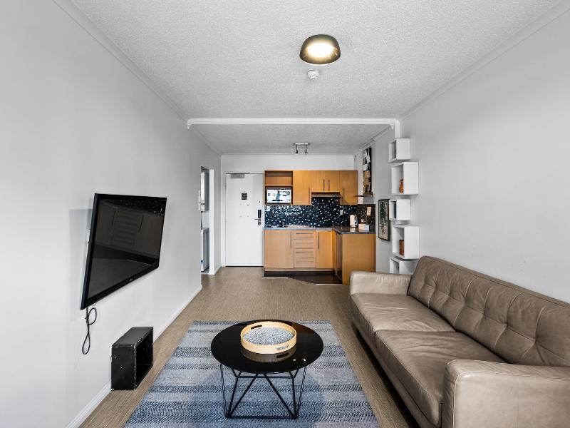 Central Brunswick Apartment Hotel image
