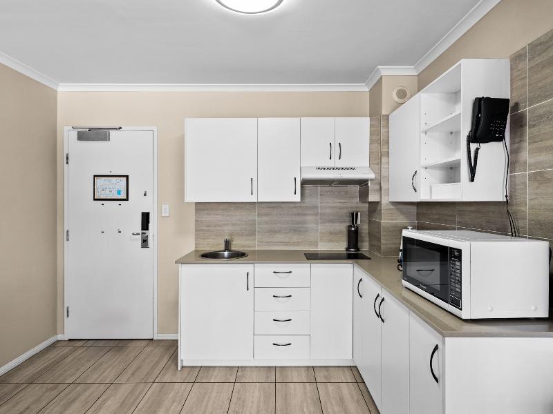 Central Brunswick Apartment Hotel image