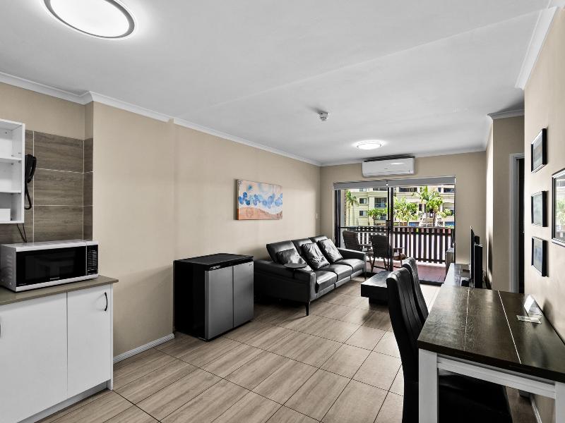 Central Brunswick Apartment Hotel image