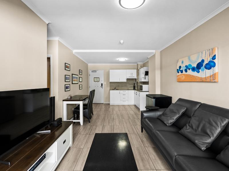 Central Brunswick Apartment Hotel image