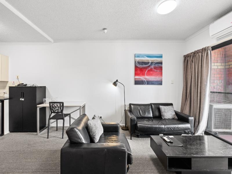 Central Brunswick Apartment Hotel image