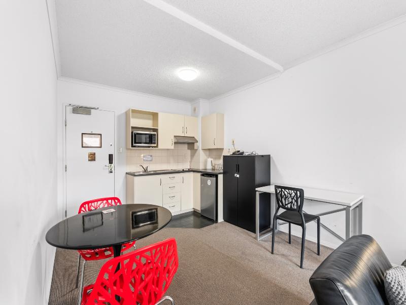 Central Brunswick Apartment Hotel image