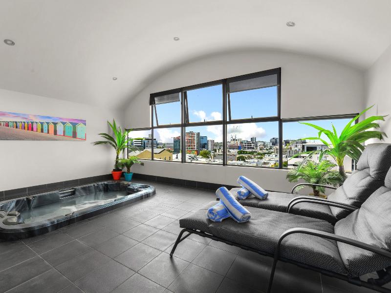 Central Brunswick Apartment Hotel image