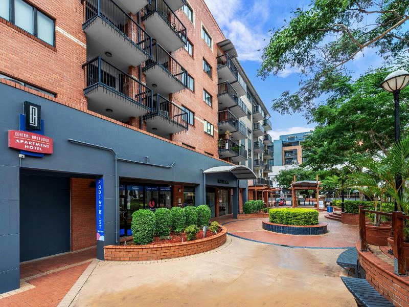 Central Brunswick Apartment Hotel image