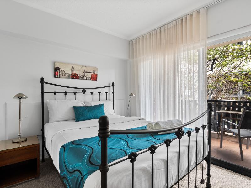 Central Brunswick Apartment Hotel image