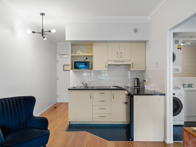 Central Brunswick Apartment Hotel image