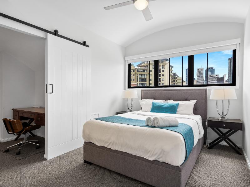 Central Brunswick Apartment Hotel image