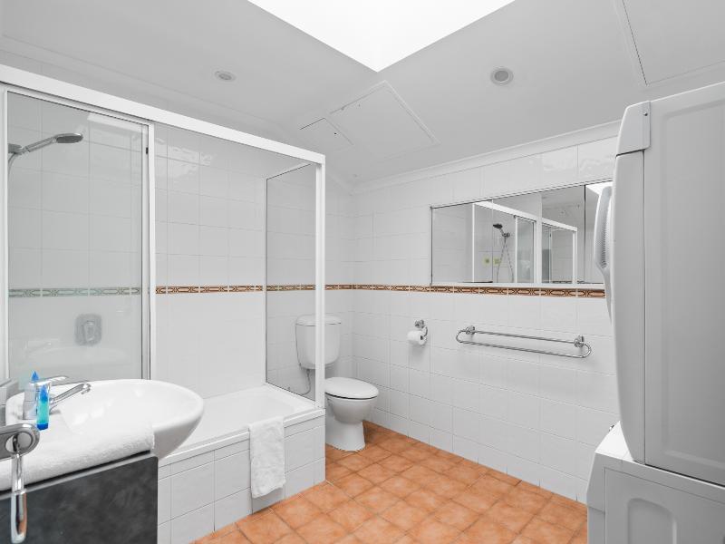 Central Brunswick Apartment Hotel image