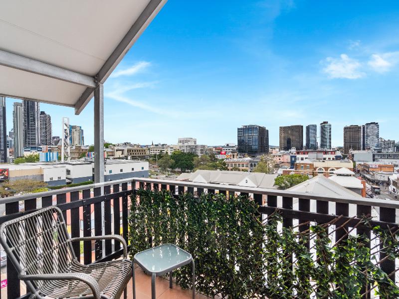 Central Brunswick Apartment Hotel image