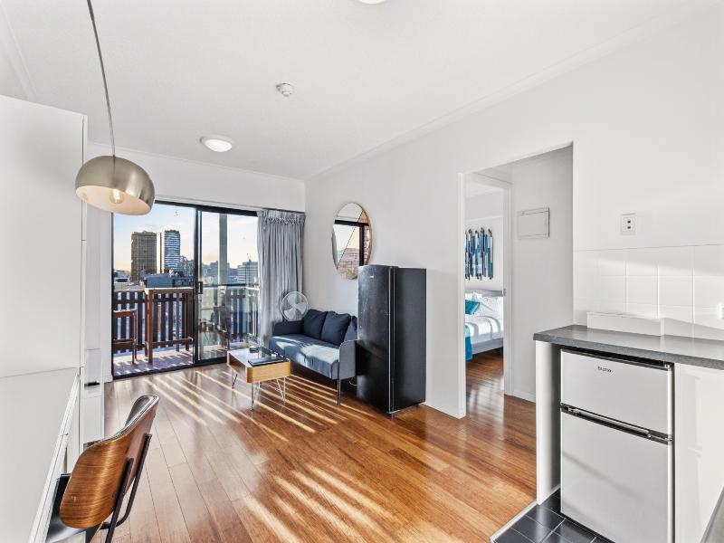 Central Brunswick Apartment Hotel image