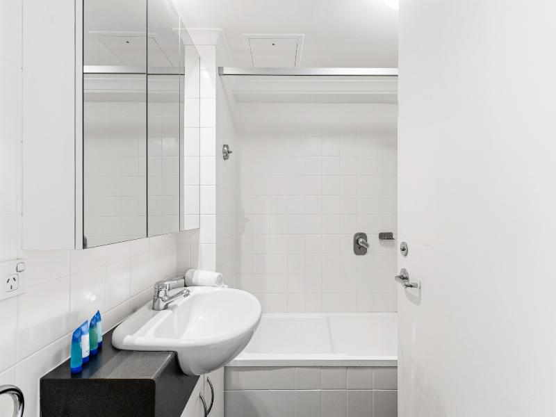 Central Brunswick Apartment Hotel image