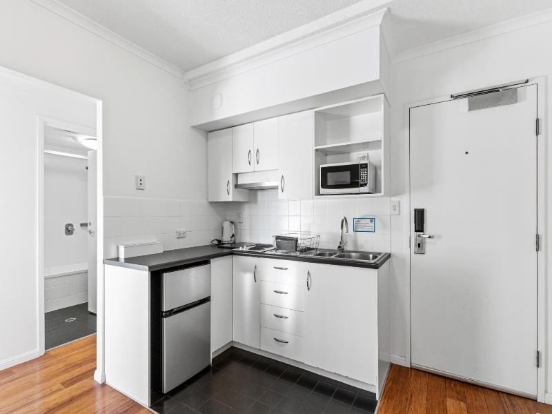 Central Brunswick Apartment Hotel image