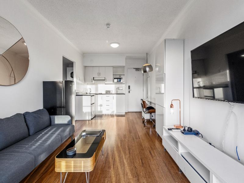 Central Brunswick Apartment Hotel image