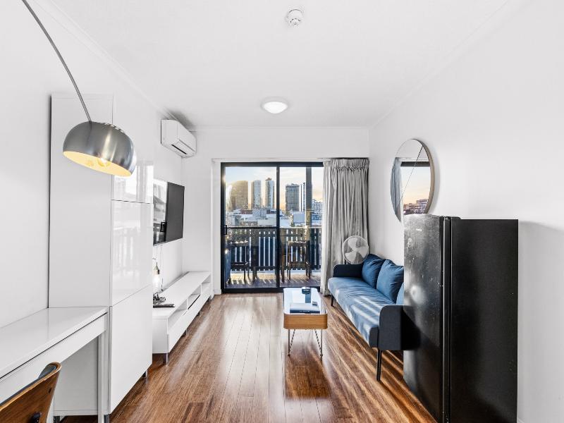 Central Brunswick Apartment Hotel image