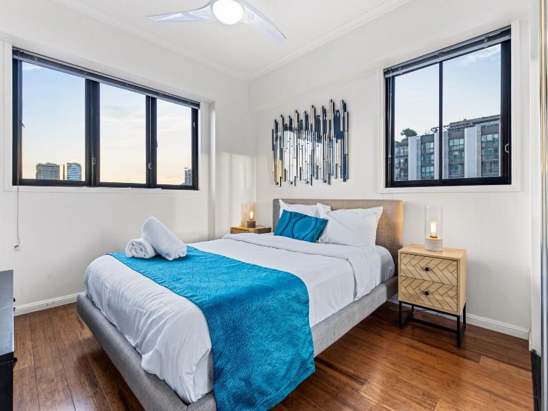 Central Brunswick Apartment Hotel image