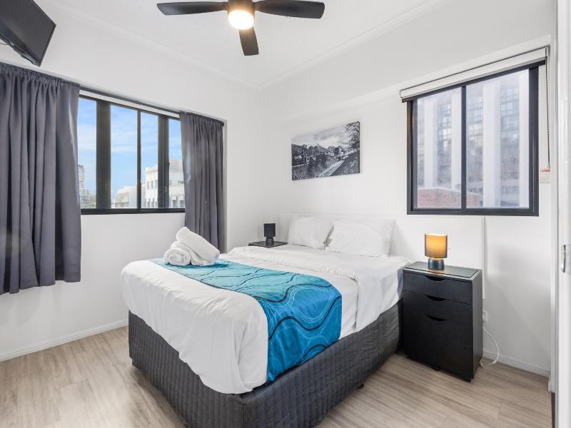 Central Brunswick Apartment Hotel image