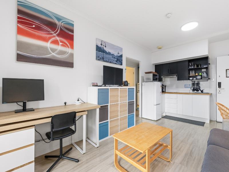 Central Brunswick Apartment Hotel image