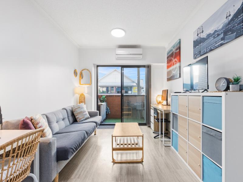 Central Brunswick Apartment Hotel image