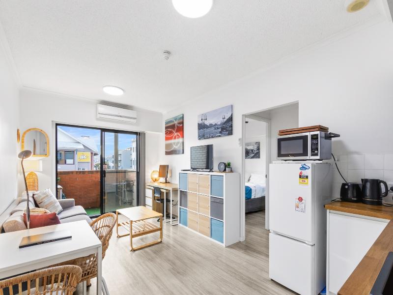 Central Brunswick Apartment Hotel image