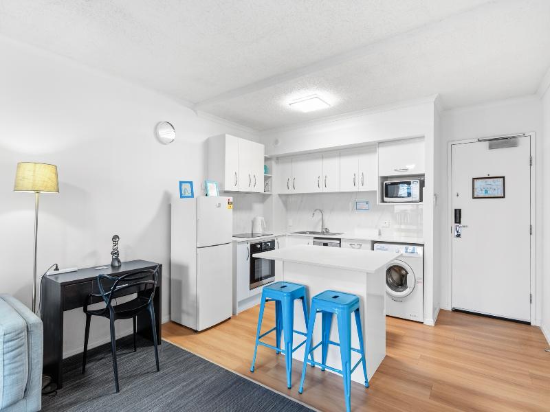 Central Brunswick Apartment Hotel image