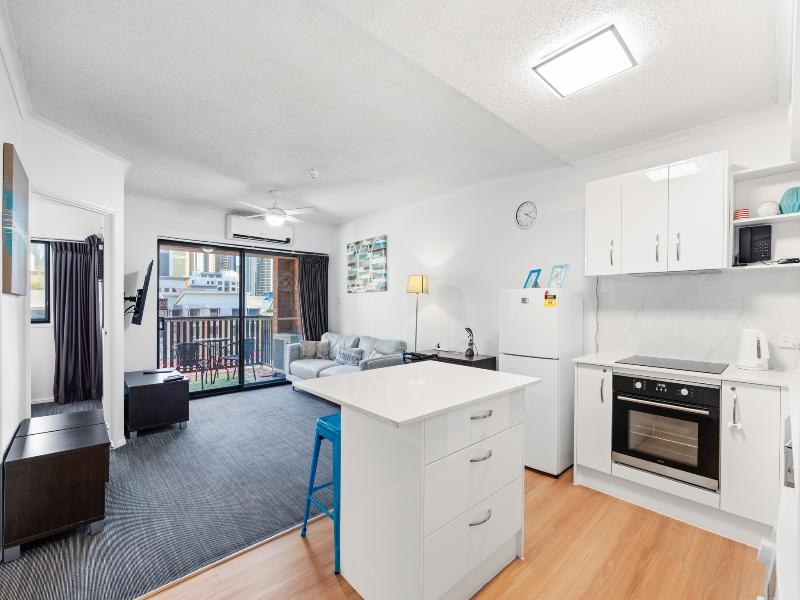 Central Brunswick Apartment Hotel image