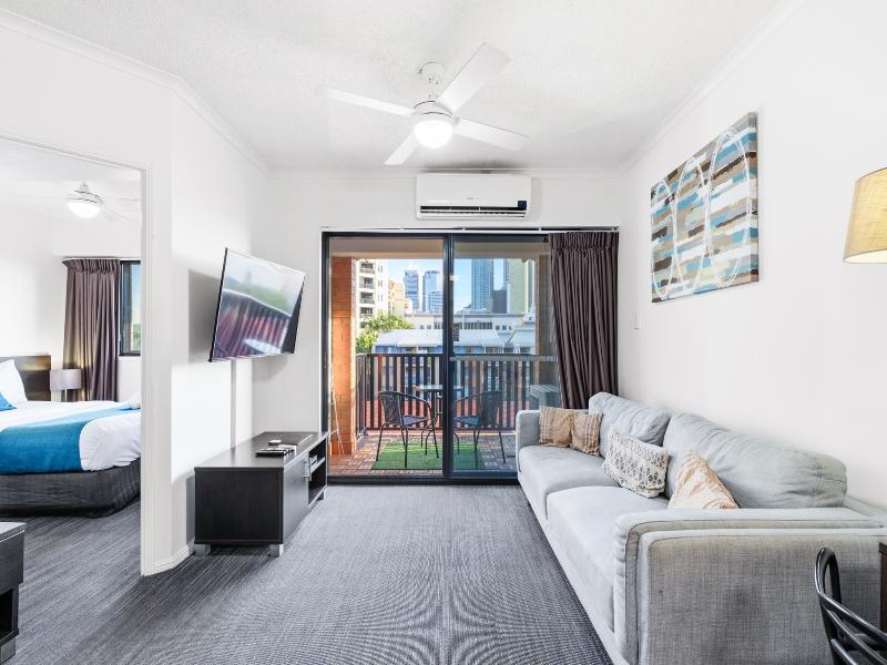 Central Brunswick Apartment Hotel image