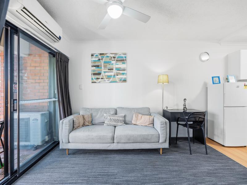 Central Brunswick Apartment Hotel image