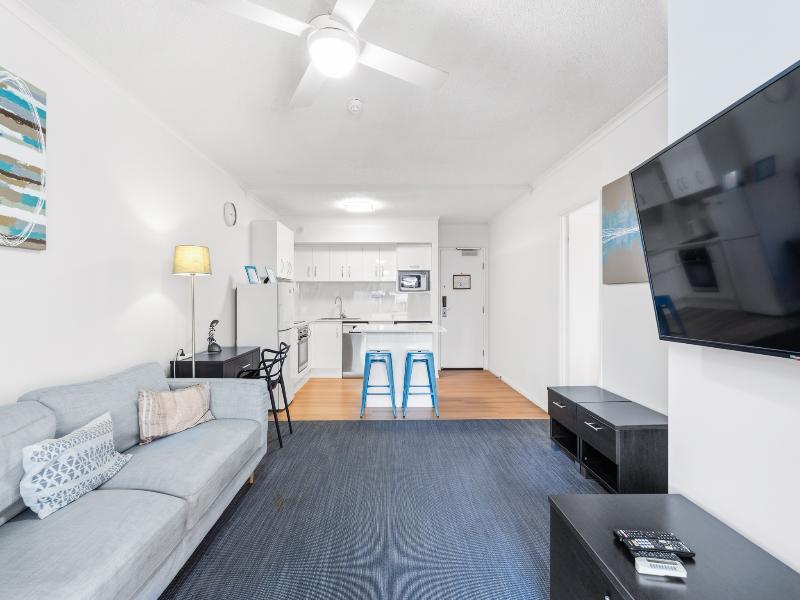 Central Brunswick Apartment Hotel image
