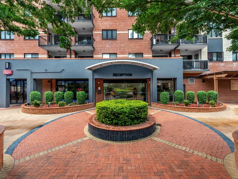 Central Brunswick Apartment Hotel image