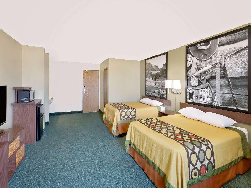 Super 8 by Wyndham Belgrade/Bozeman Airport image