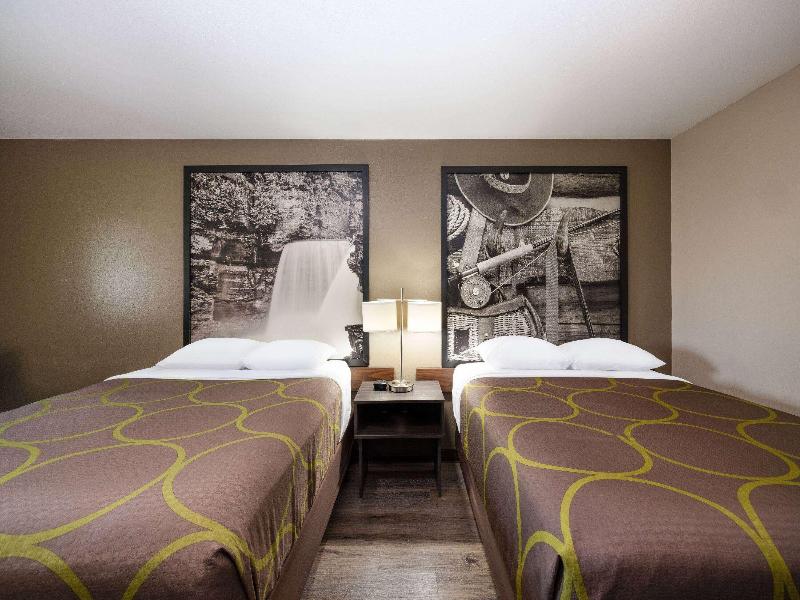Super 8 by Wyndham Belgrade/Bozeman Airport image